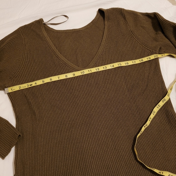 Banana Republic V-Back Pullover Sweater Sz L, New Heritage Olive - Picture 5 of 7